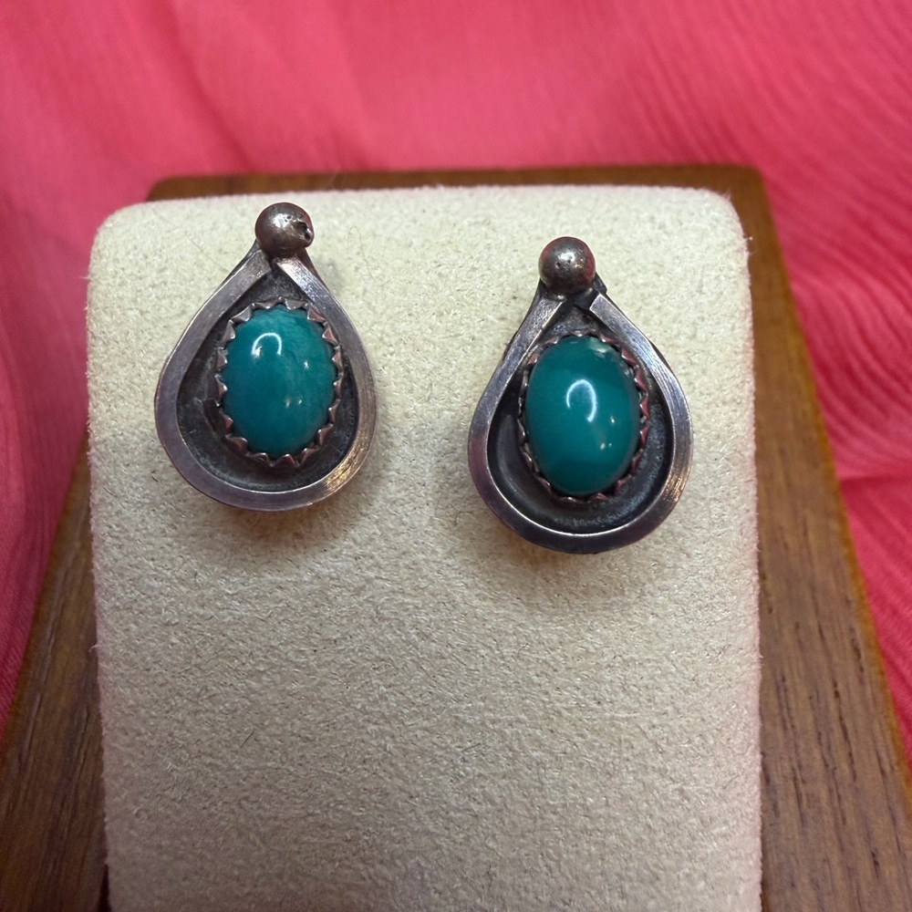 Really Cute Teardrop Sterling Silver And Turquoise Vintage Earrings